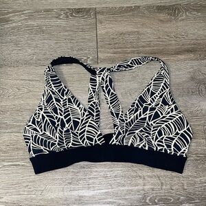 Lululemon black and white strappy bikini top size 12 shanti surf swim top